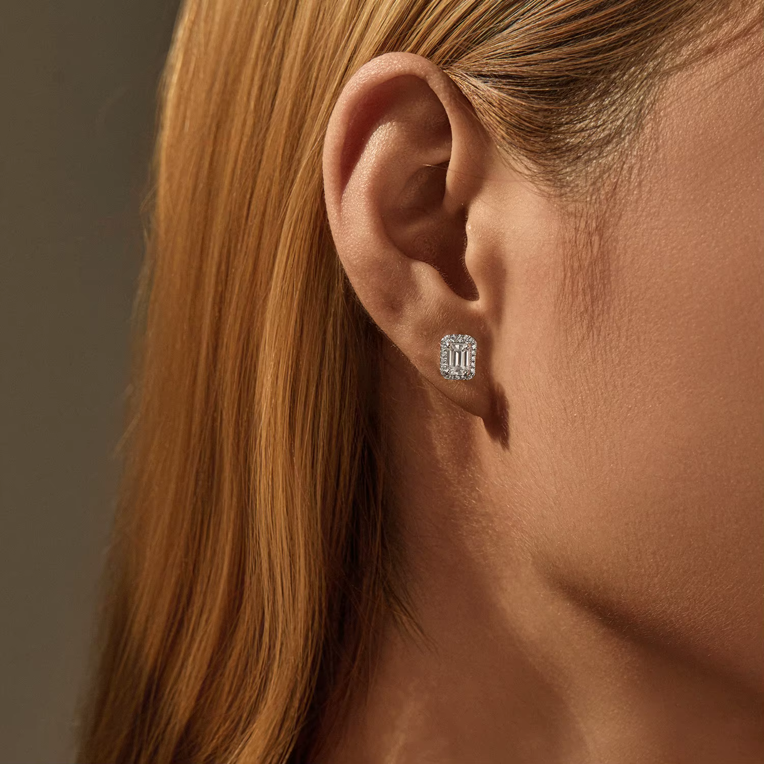 MODIAN Boucles d'oreilles en moissanite taille émeraude en argent sterling 925, boucles d'oreilles halo classiques de luxe pour femmes, bijoux fins de mariage, cadeau