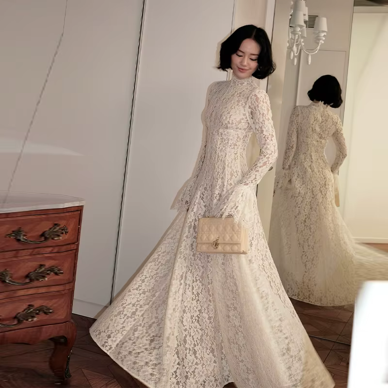 Robe de soirée élégante blanche à manches longues en dentelle transparente