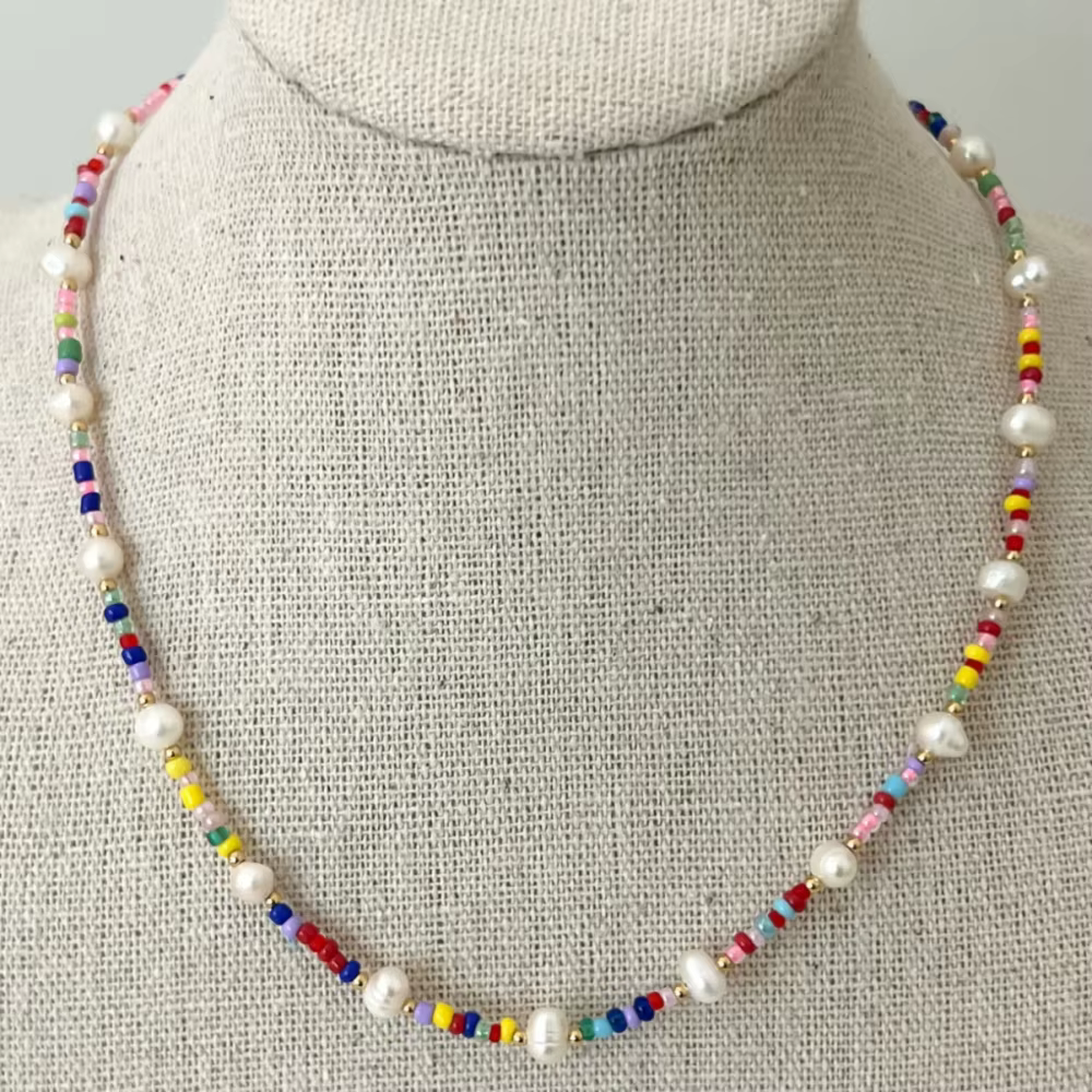 Chaîne de perles colorées bohème faite à la main pour femmes