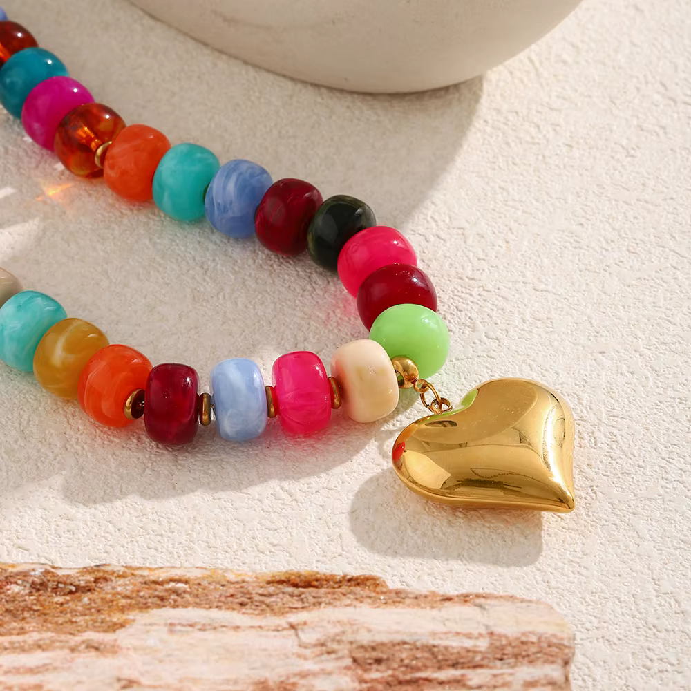 Collier pendentif cœur en résine colorée E.B.belle