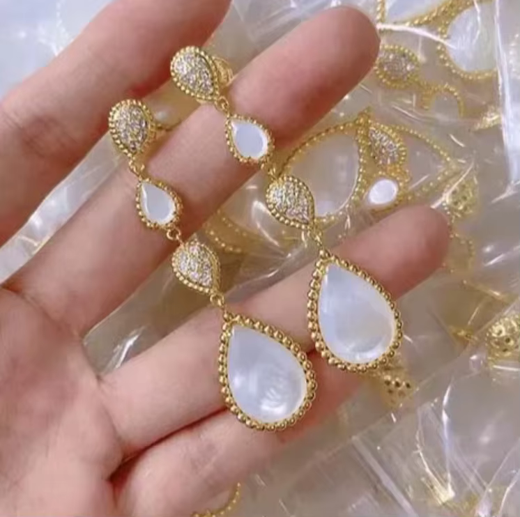 Boucles d'oreilles pendantes de célébrités coréennes de grande valeur