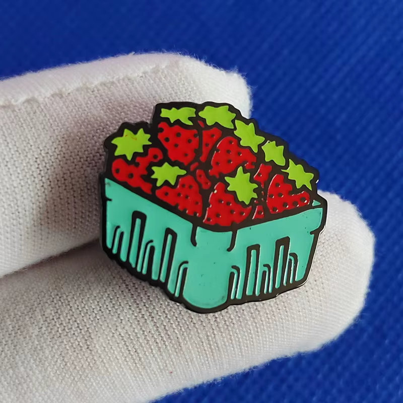Broche de fruits panier de fraises