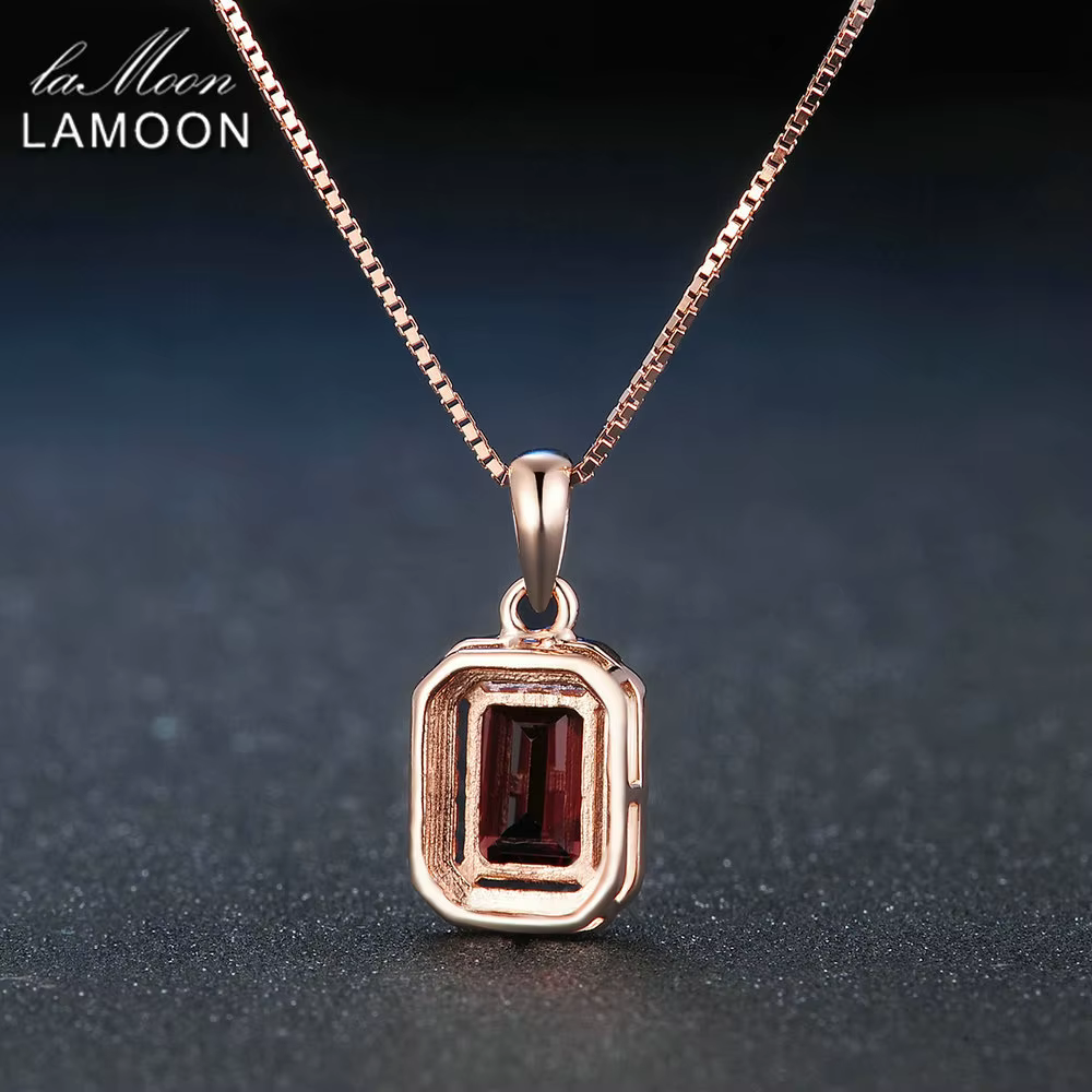 Collier rectangulaire en argent regardé 925