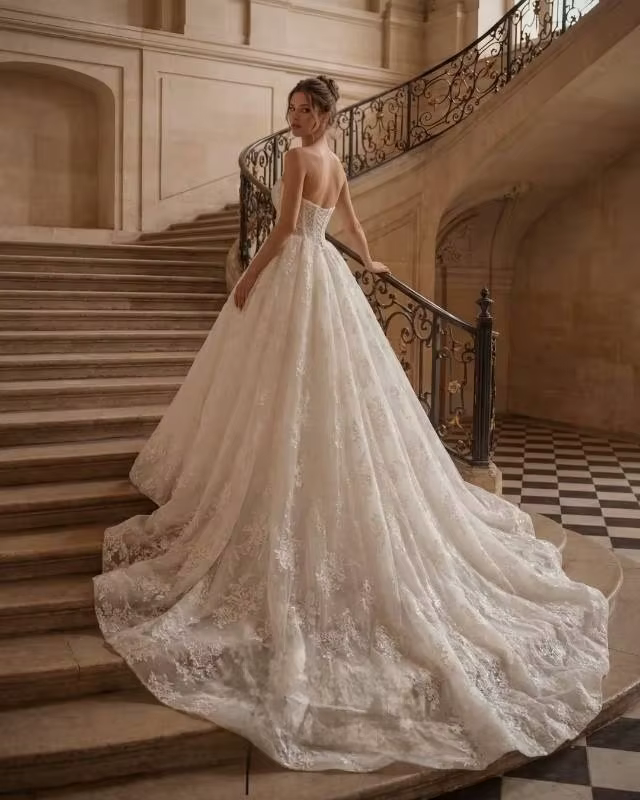 Robes de mariée personnalisées élégantes à col cœur pour femmes