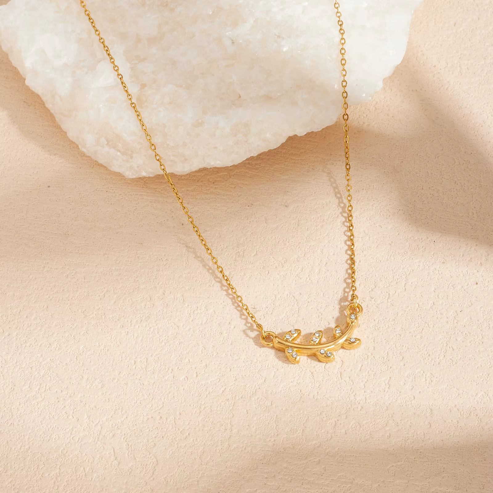 DIEYURO – collier classique en acier inoxydable 316L doré avec feuilles incrustées de Zircon pour femmes