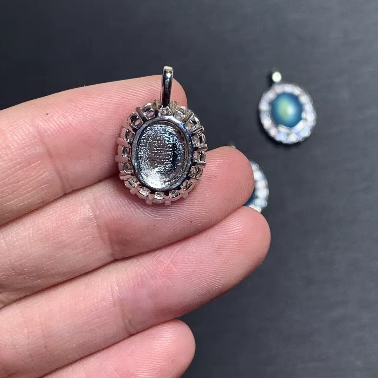 Collier pendentif en aquamarine naturelle