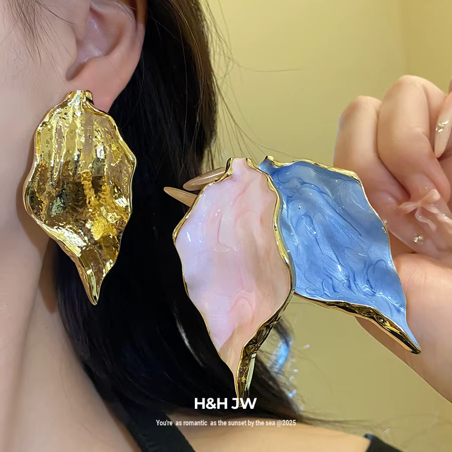 Boucles d'oreilles à clous en forme de feuille