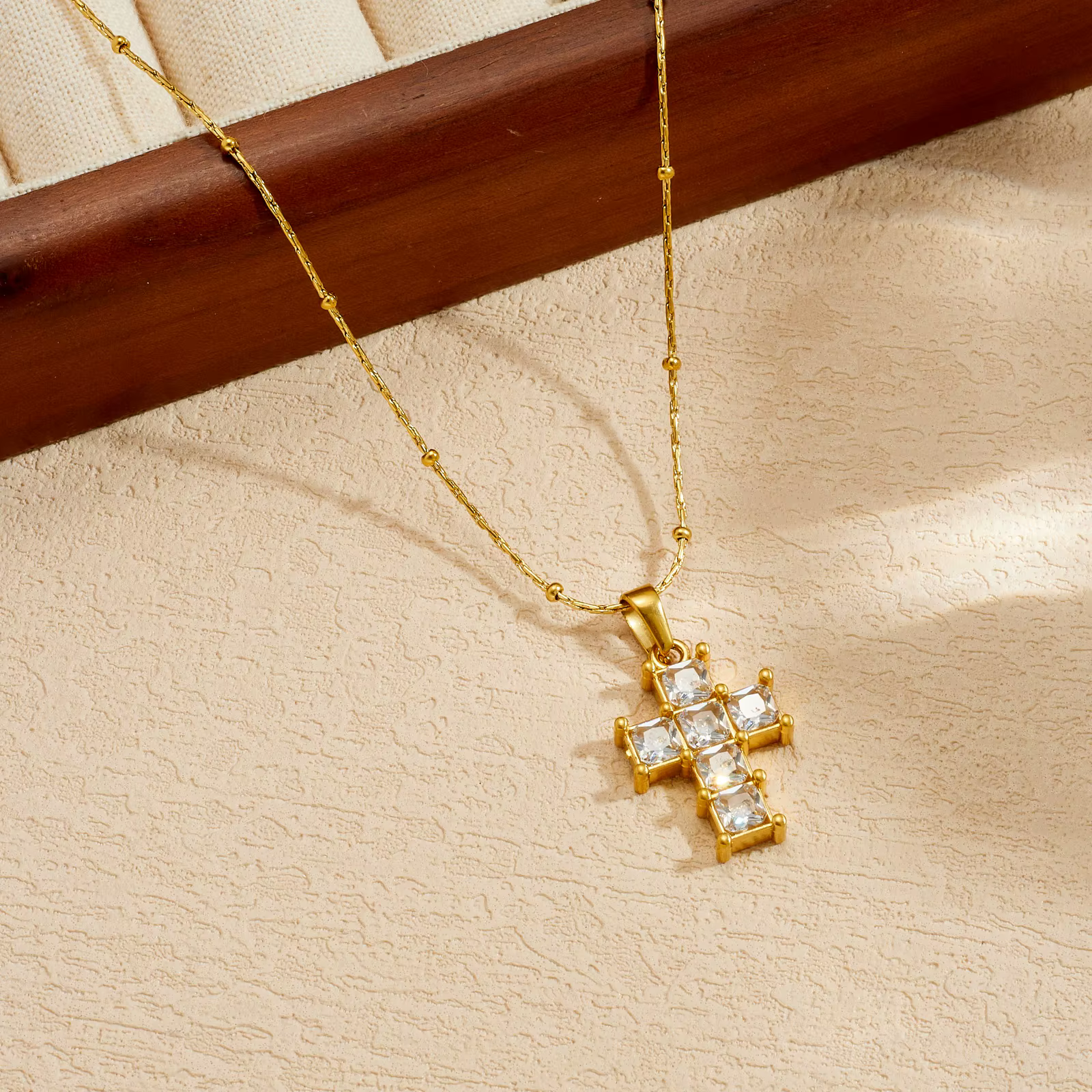 DIEYURO – collier avec pendentif croix dorée en acier inoxydable 316L