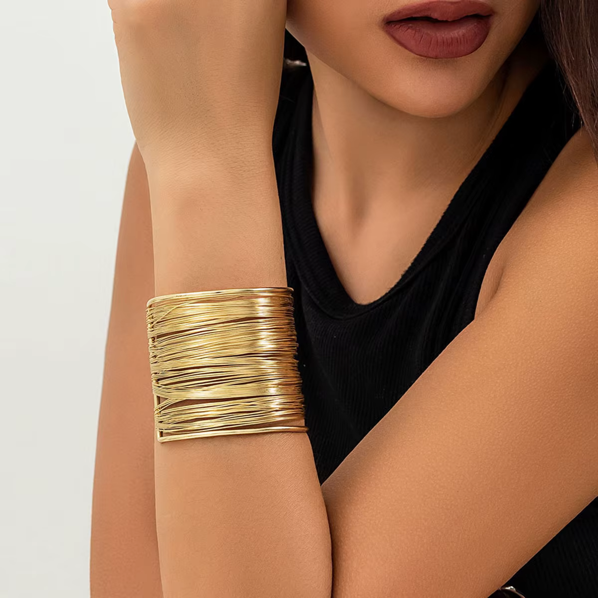 Cadeau de la Saint-Valentin : un bracelet d'ouverture en forme de C en fil d'acier évidé multicouche