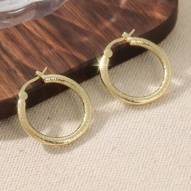 Boucles d'oreilles rondes rétro classiques dorées