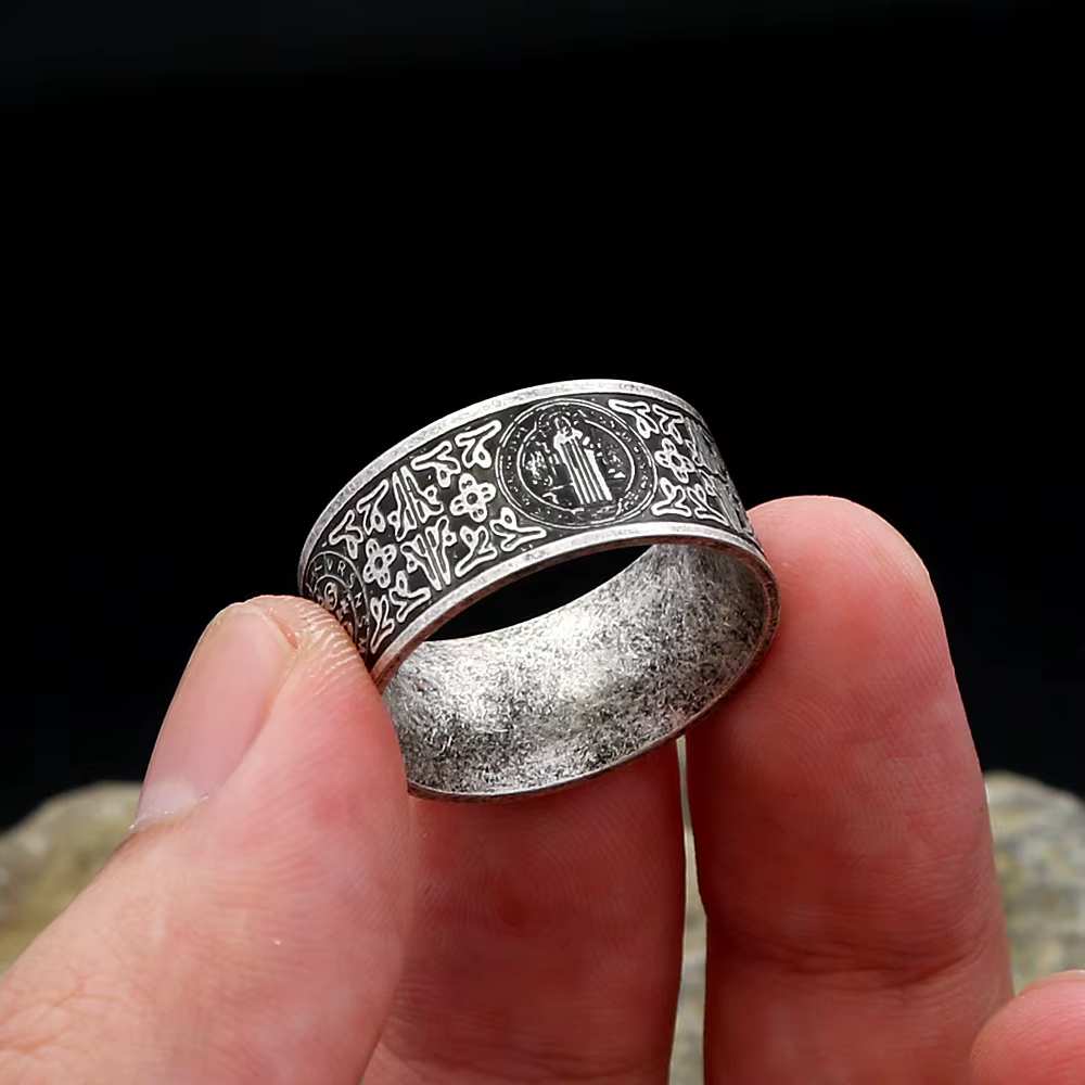 Bague punk rétro en acier inoxydable 316L avec croix de Saint Benoît