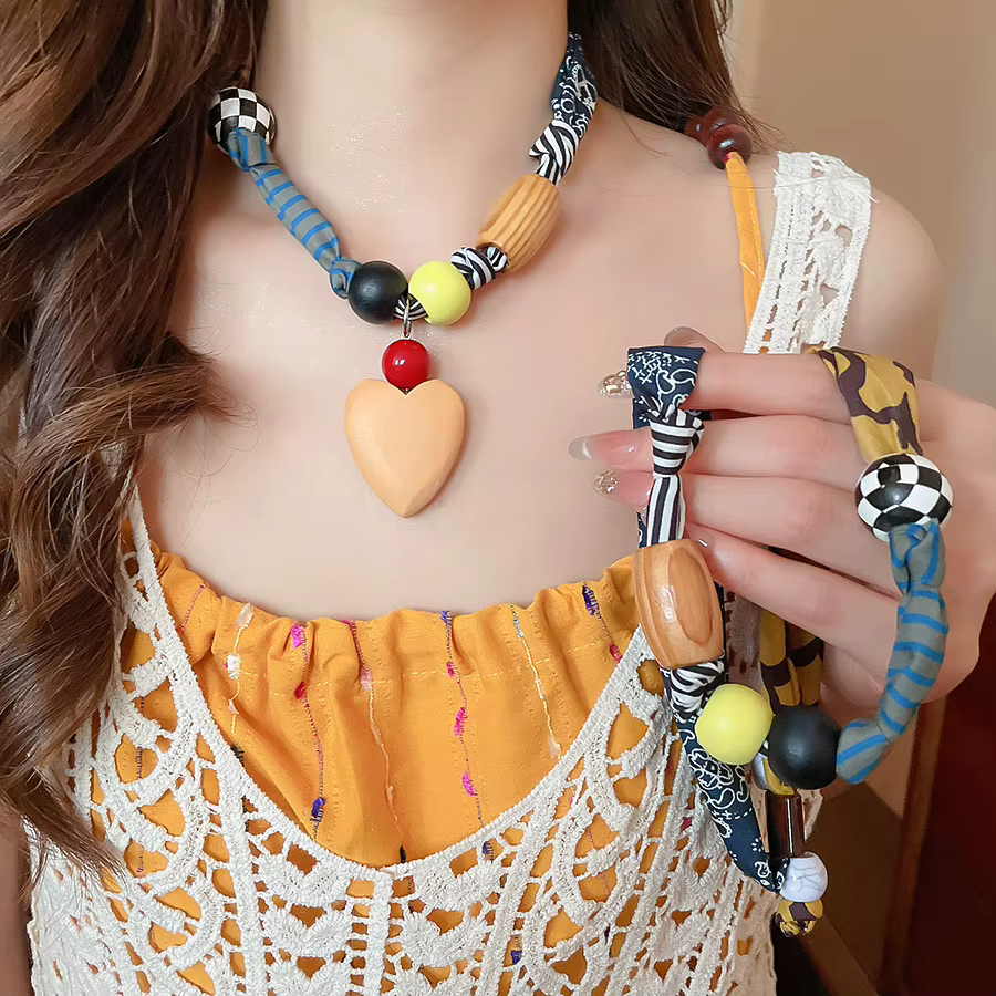 Collier ras du cou en tissu doux