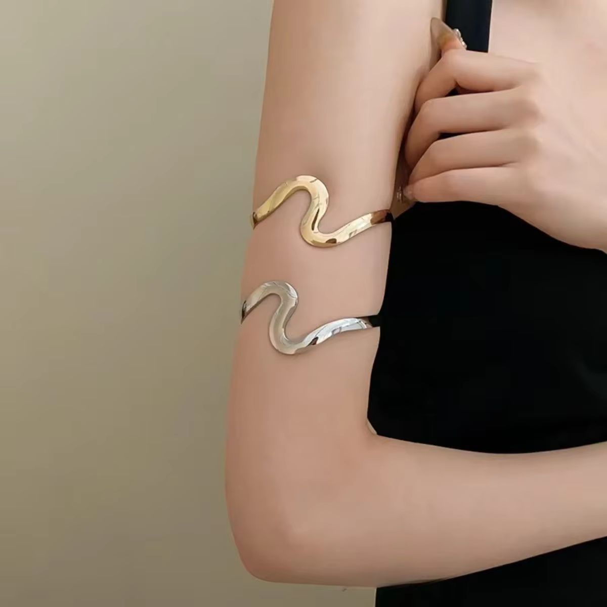 Bracelets de bras de couleur or de luxe