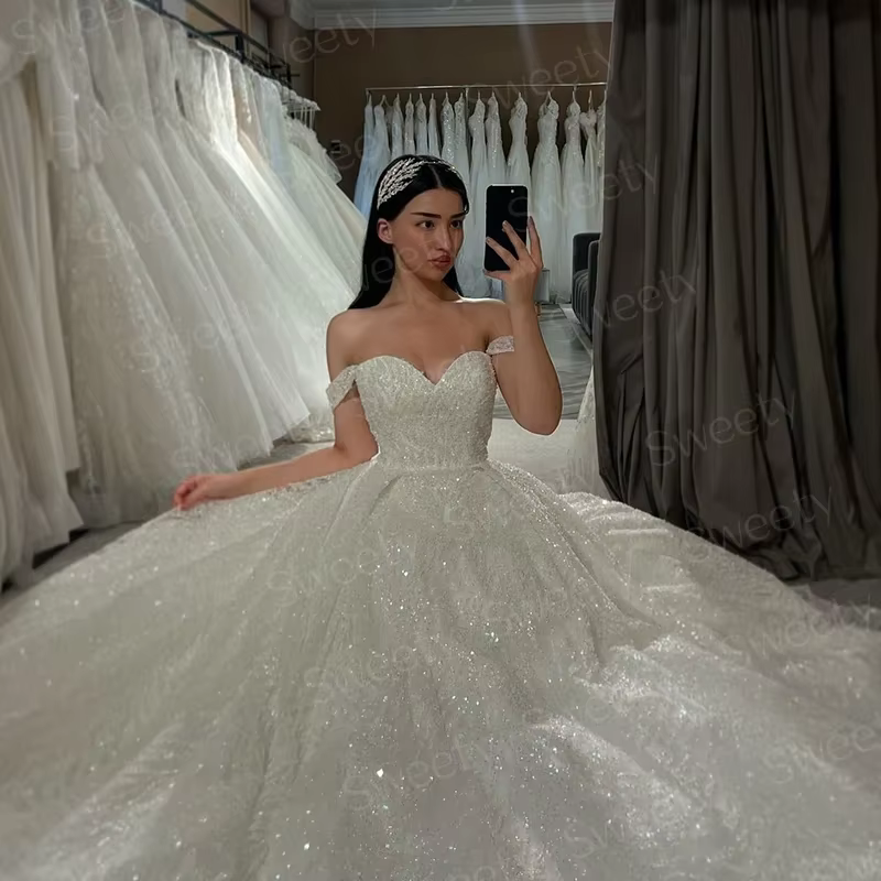 Robe de Mariée en Dentelle à Paillettes Brillantes avec Broderie