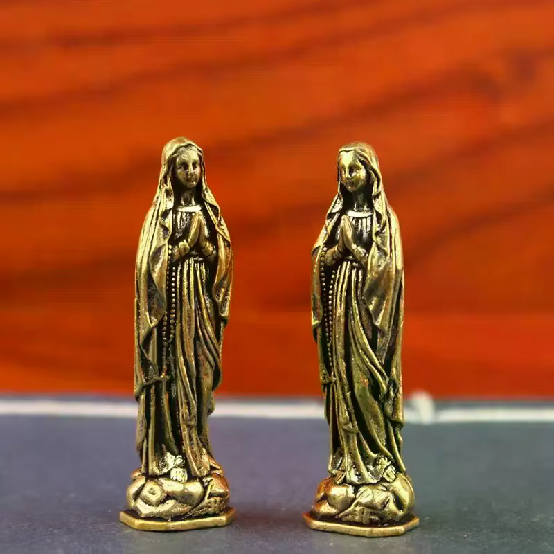 Pendentif Figurine Maria en laiton