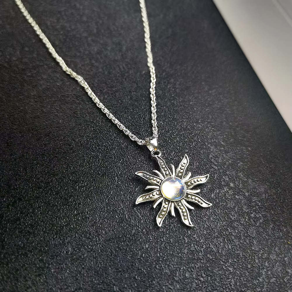 Collier pendentif bohème antique