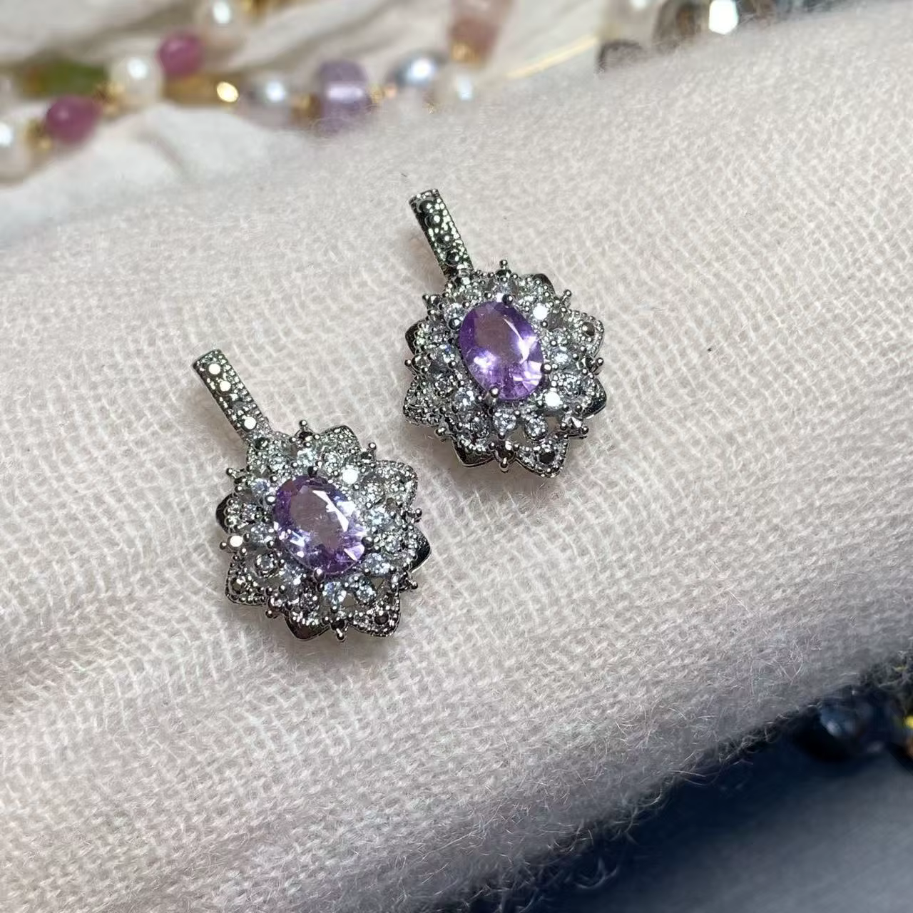 Collier pendentif ovale en améthyste naturelle