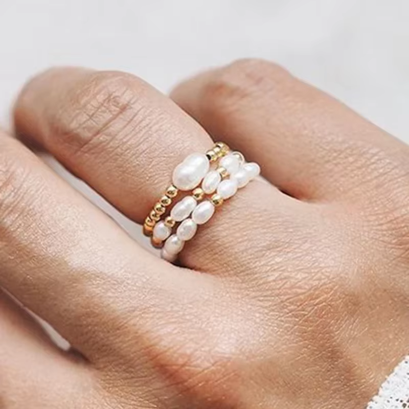 Bague élégante en perles d'eau douce