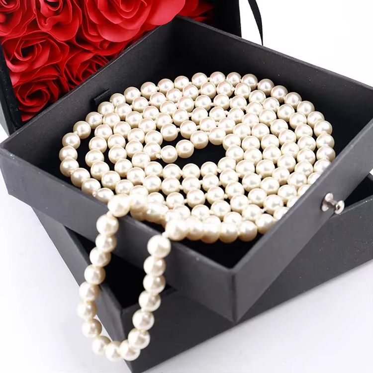 Collier long tendance en perles pour femme