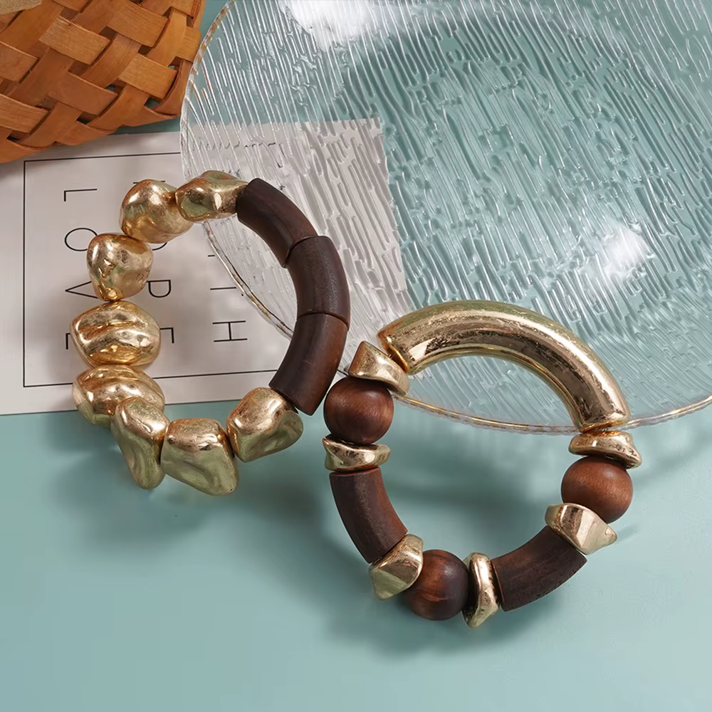 Ensemble de bijoux en bois et or