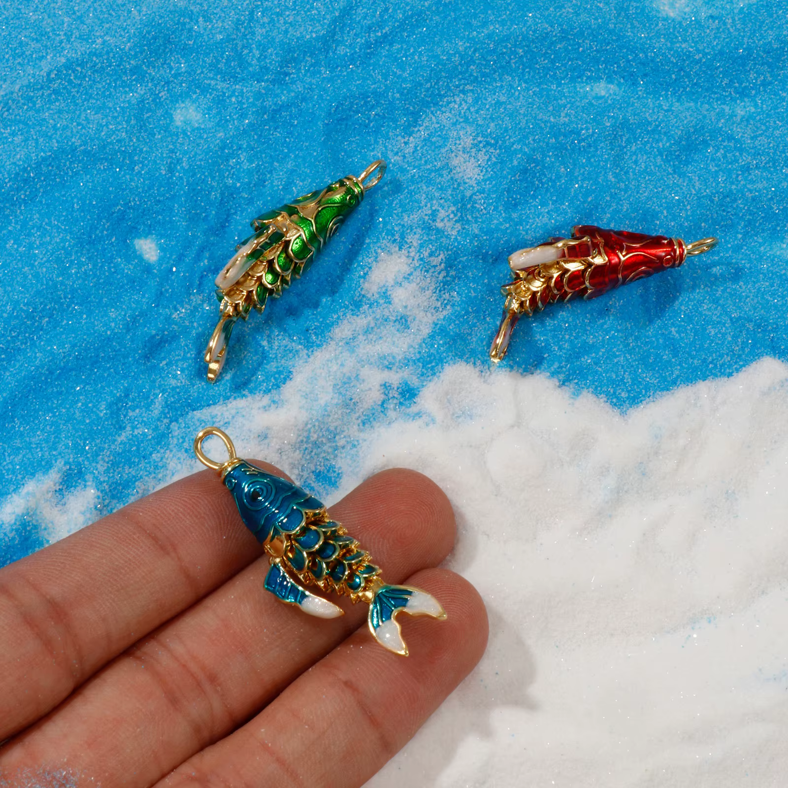 1 pièce mobile en laiton océan bijoux poisson pendentifs 18K plaqué or émail rouge vert bleu