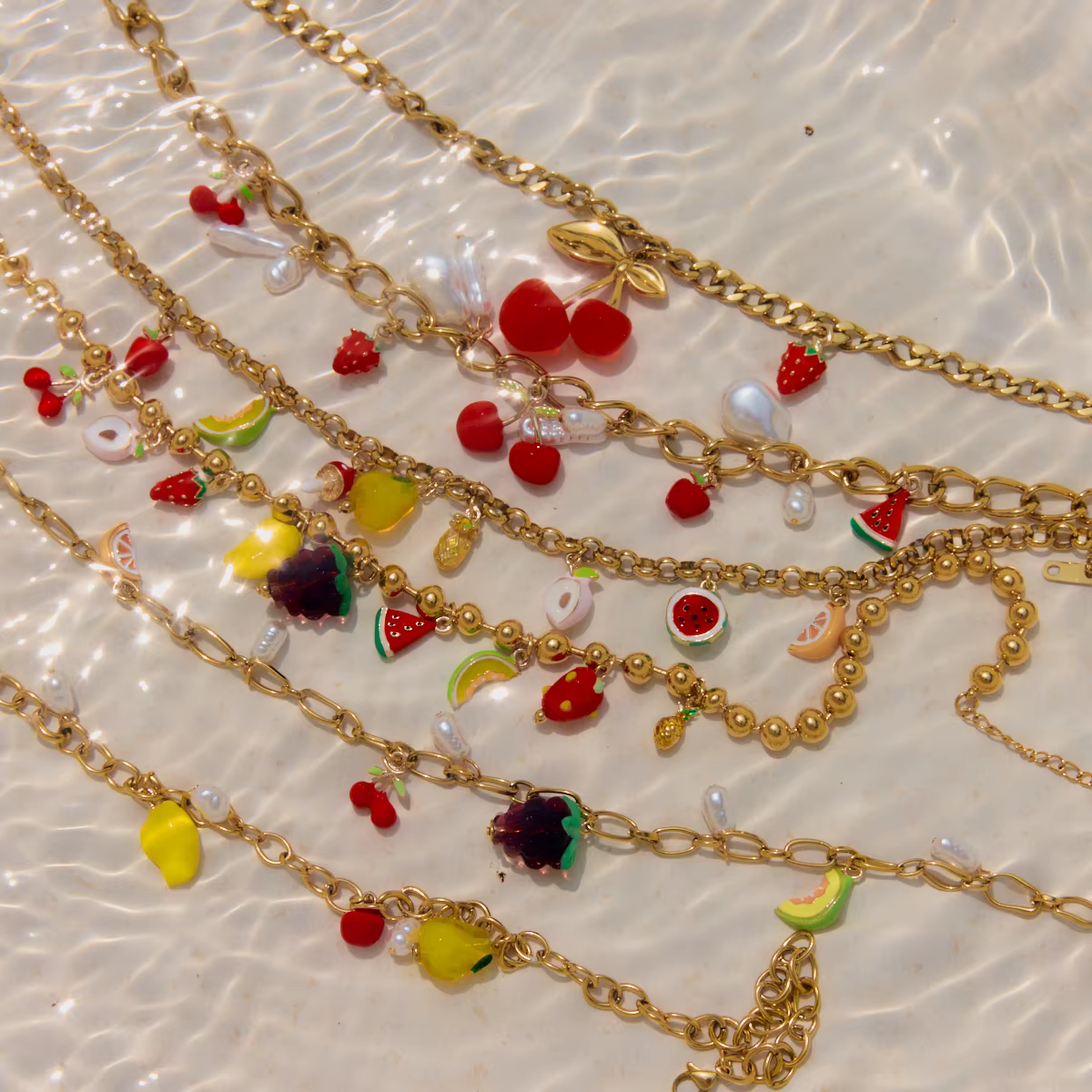 Zora – collier avec pendentif multi-charme pour femmes