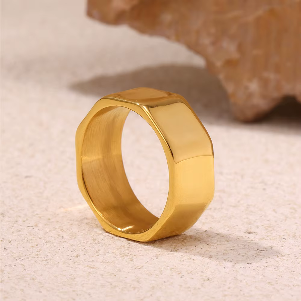Bague simple et brillante en acier inoxydable plaqué or