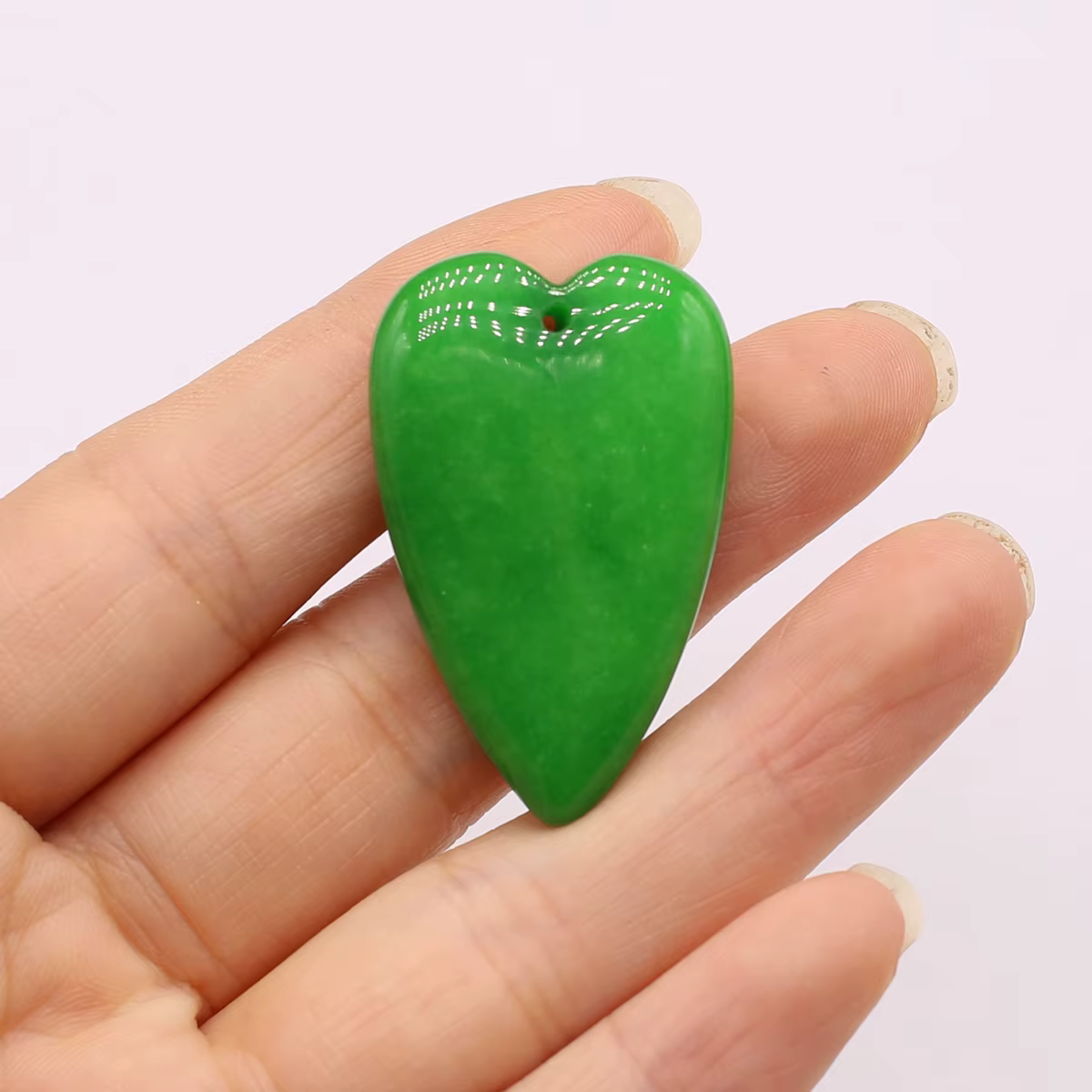 Pendentif en pierre précieuse d'amour naturel