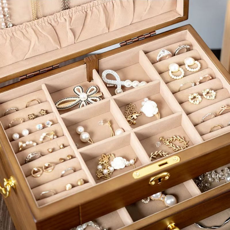 Boîte à bijoux en bois