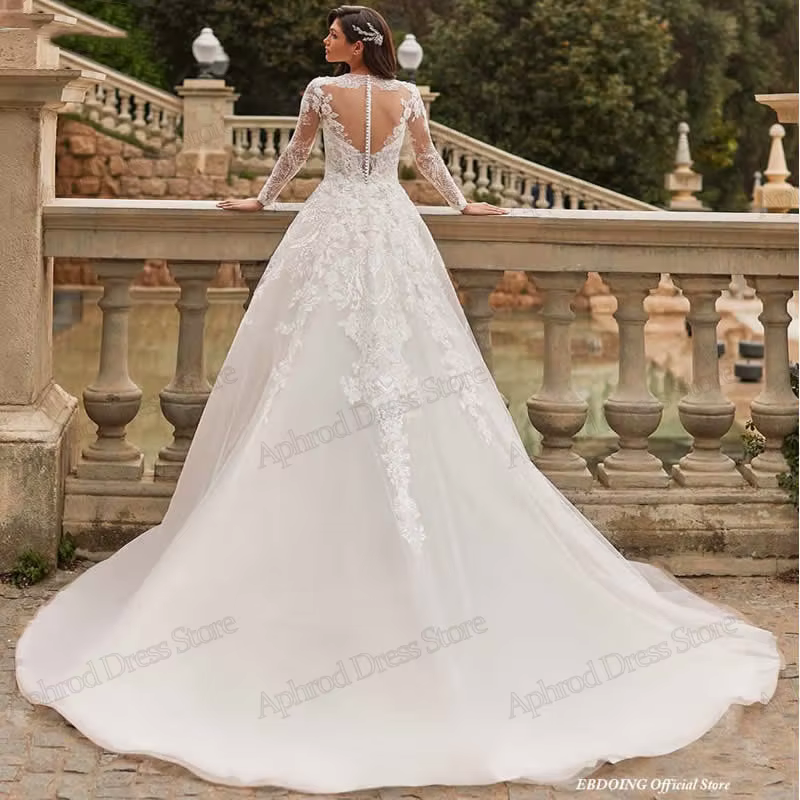 Robes de mariée modestes à manches longues et col rond