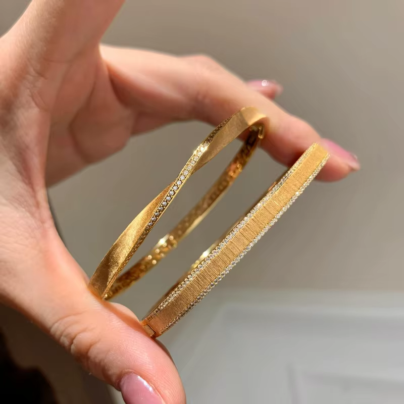 Bracelets Mobius brossés de haute qualité pour femmes