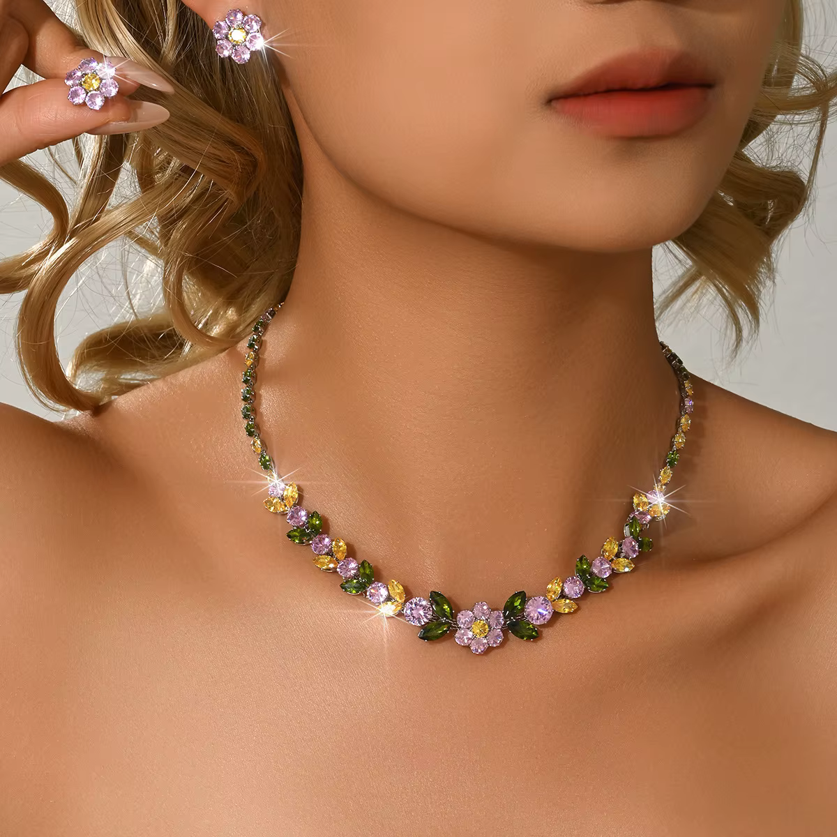 Nouvel ensemble boucles d'oreilles et collier floraux 2026 pour femme