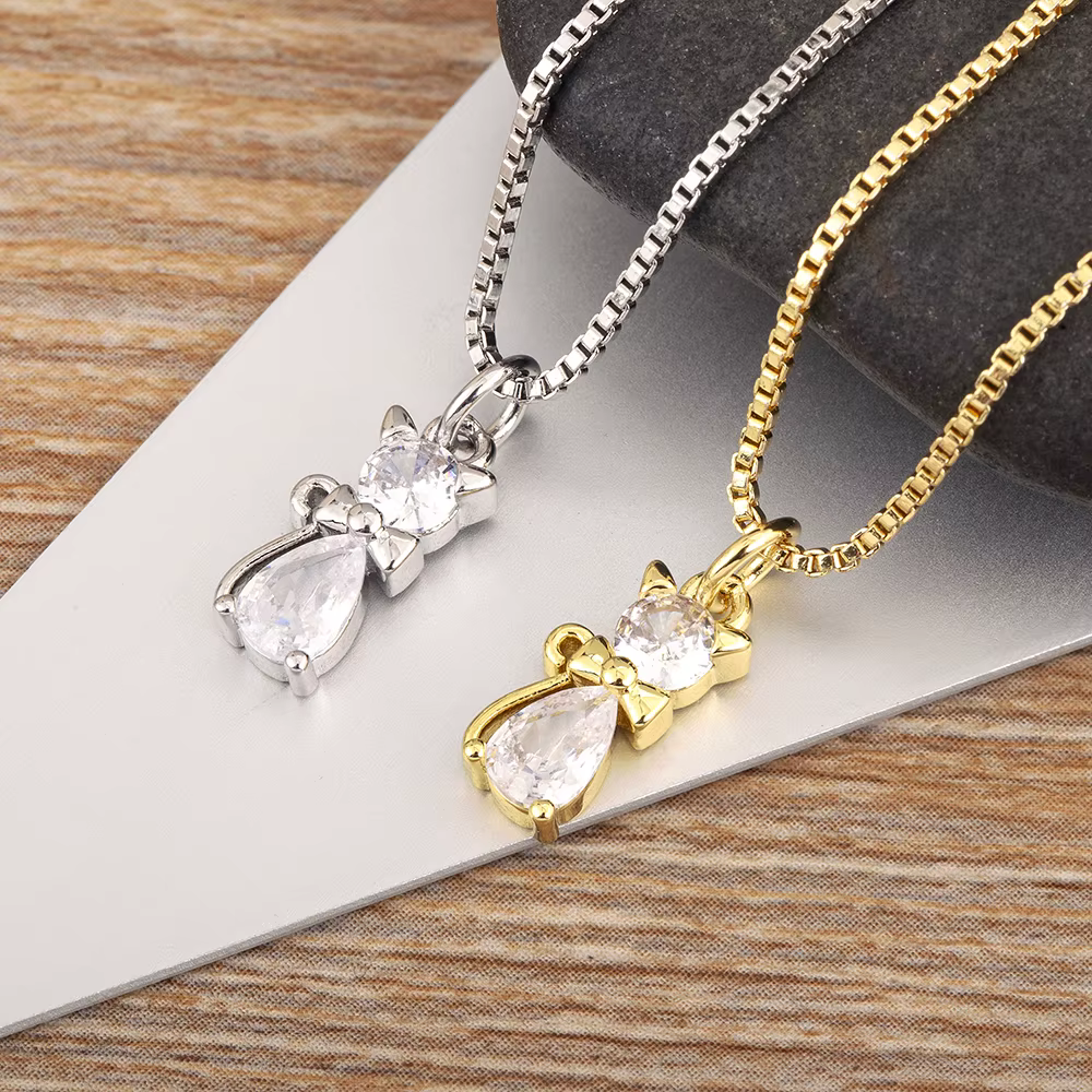 Collier pendentif en forme de chat pour femme