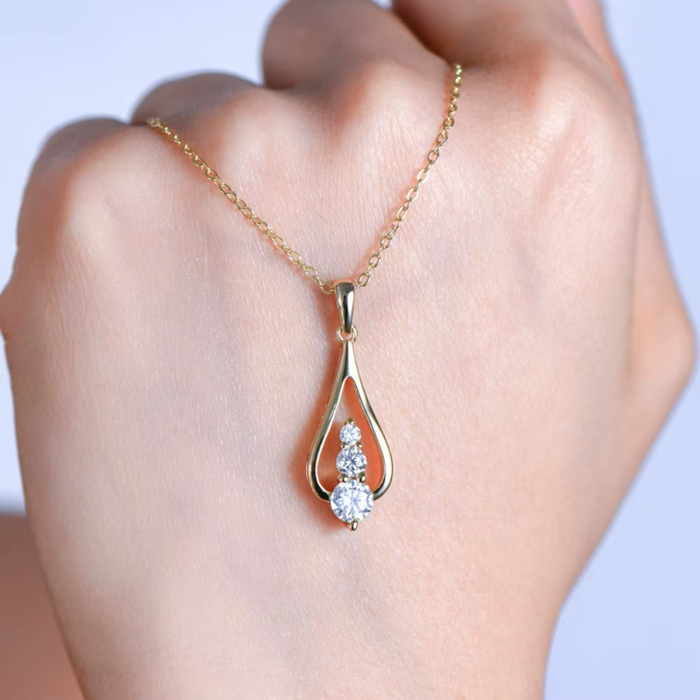 Collier avec pendentif goutte d'eau Moissanite pour femmes