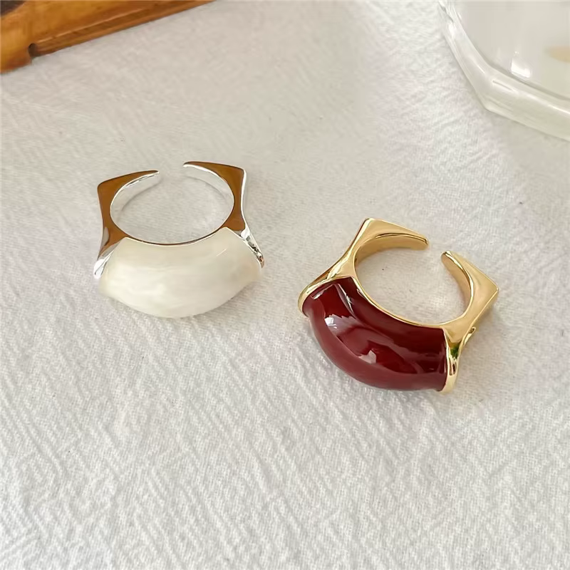 Bague en Arc irrégulier rétro européen et américain pour femmes