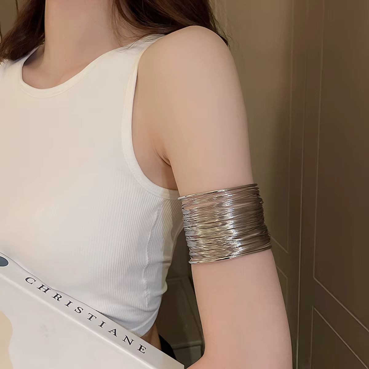 Cadeau de la Saint-Valentin : un bracelet d'ouverture en forme de C en fil d'acier évidé multicouche