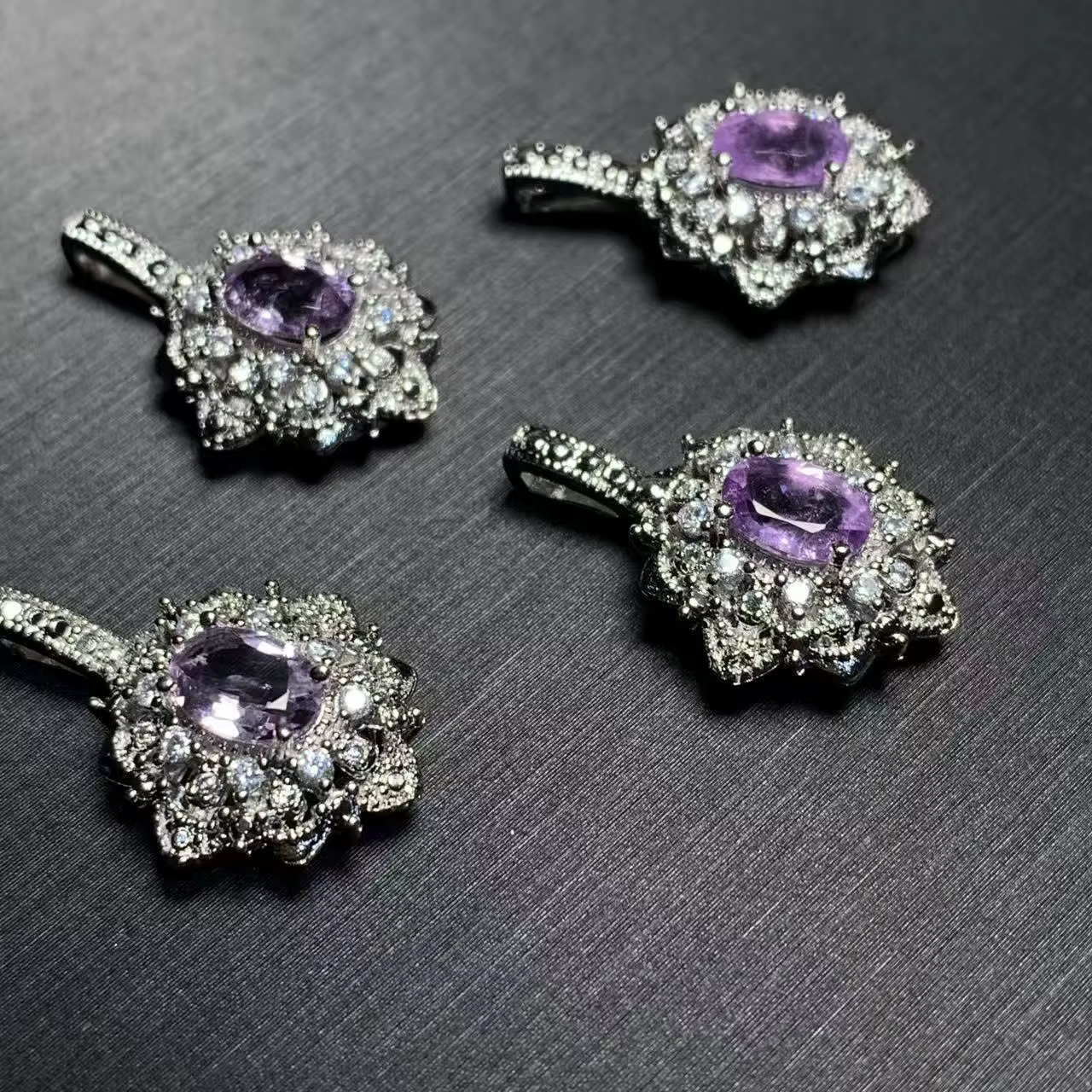 Collier pendentif ovale en améthyste naturelle