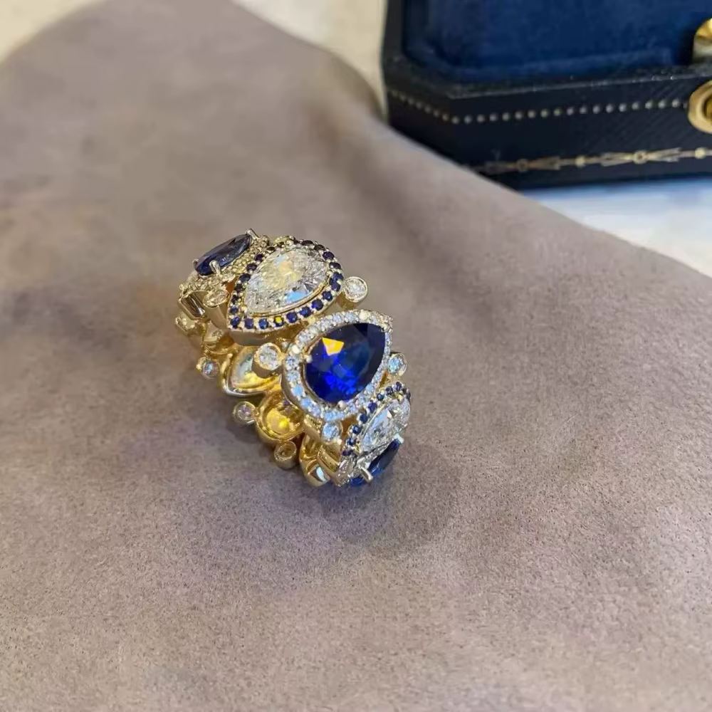 Bague incrustée de strass luxueux de style palais à la mode