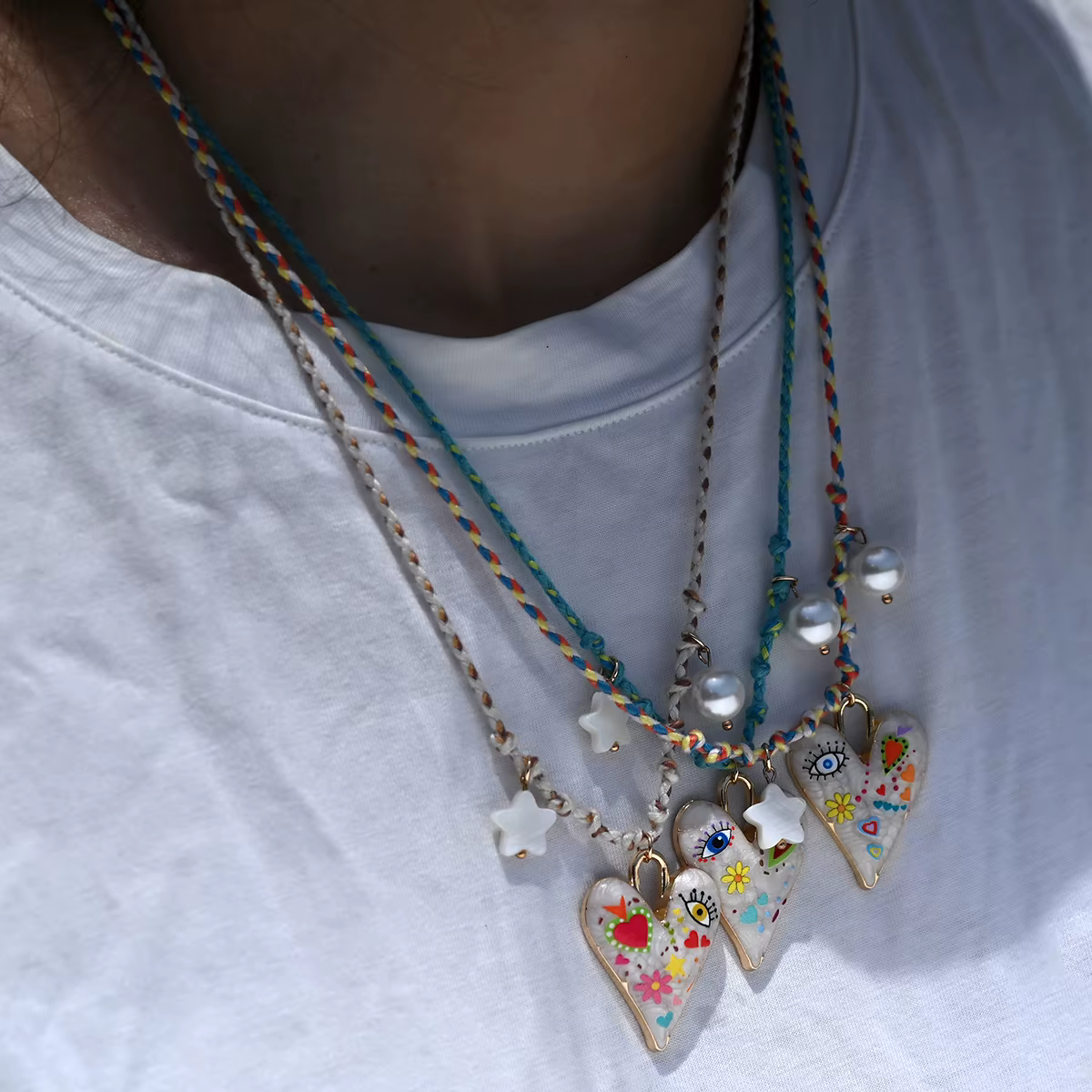 Collier avec pendentif en forme de cœur en corde nouée à la main