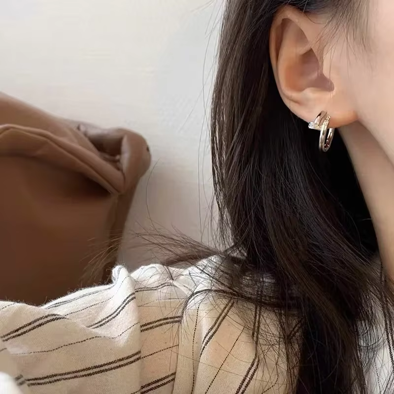Boucles d'oreilles créoles rondes en zircon couleur argent pour femme