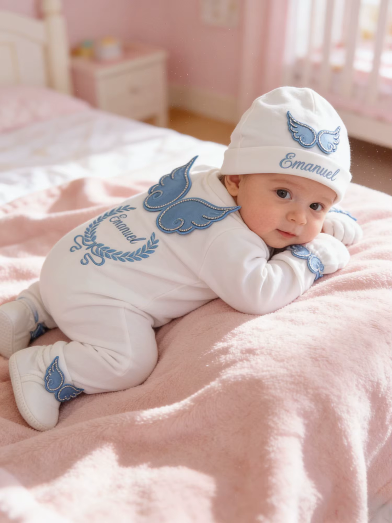 Ensemble de vêtements pour nouveau-né avec des ailes d'ange - Layette pour bébé brodée blanche et bleue | Cadeau en