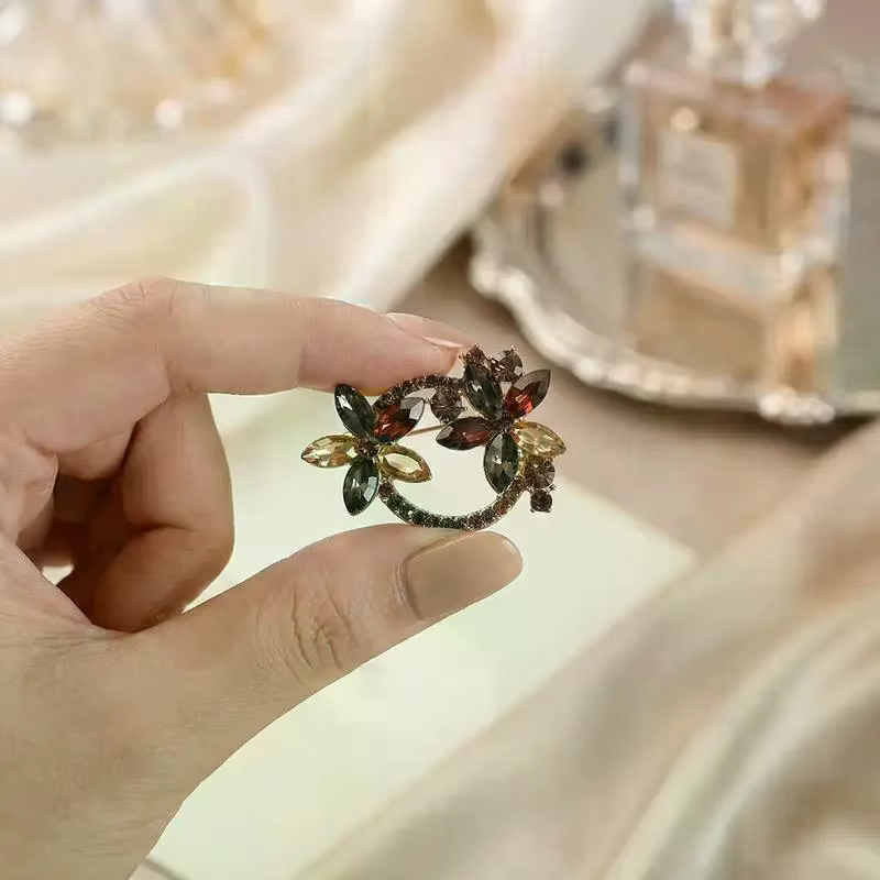 Broche en strass - Accessoire de luxe pour femme