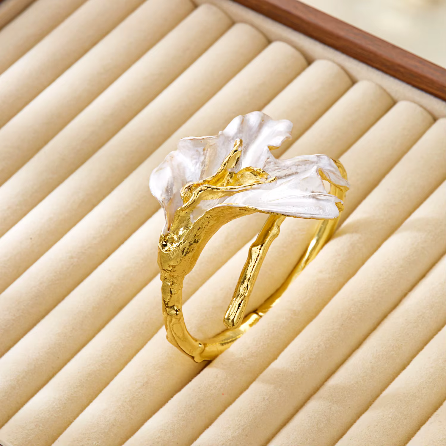 Bracelet jonc ouvert en métal blanc pour femme