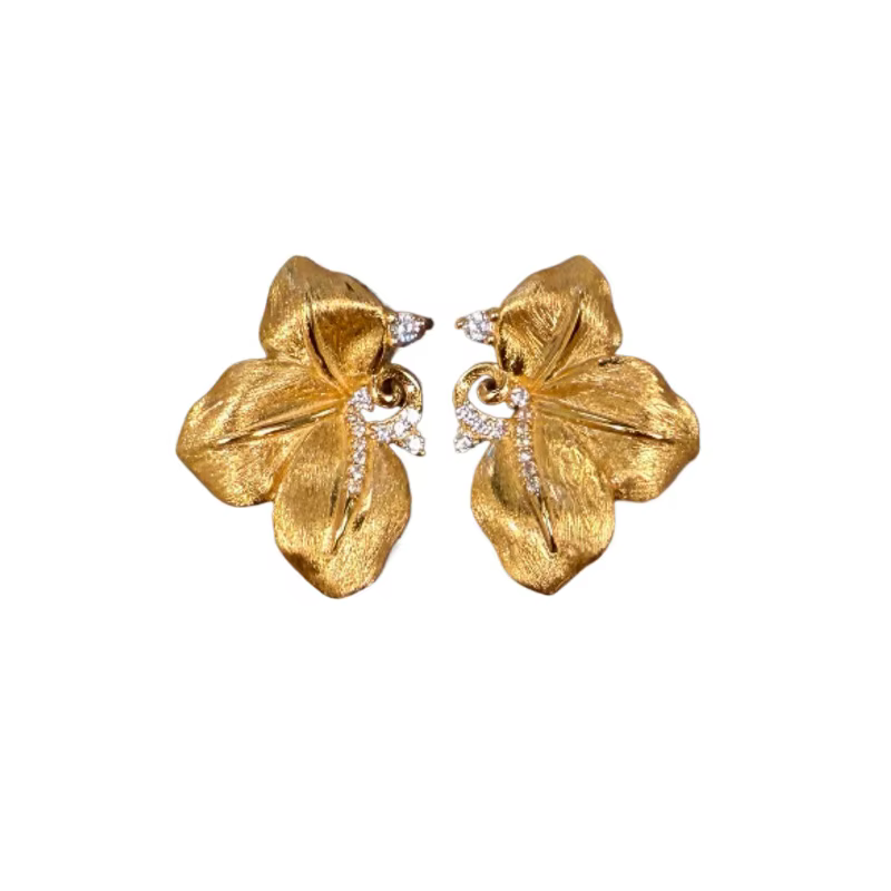 Boucles d'oreilles en forme de pétale incrusté de diamants artisanaux en or Antique pour femmes