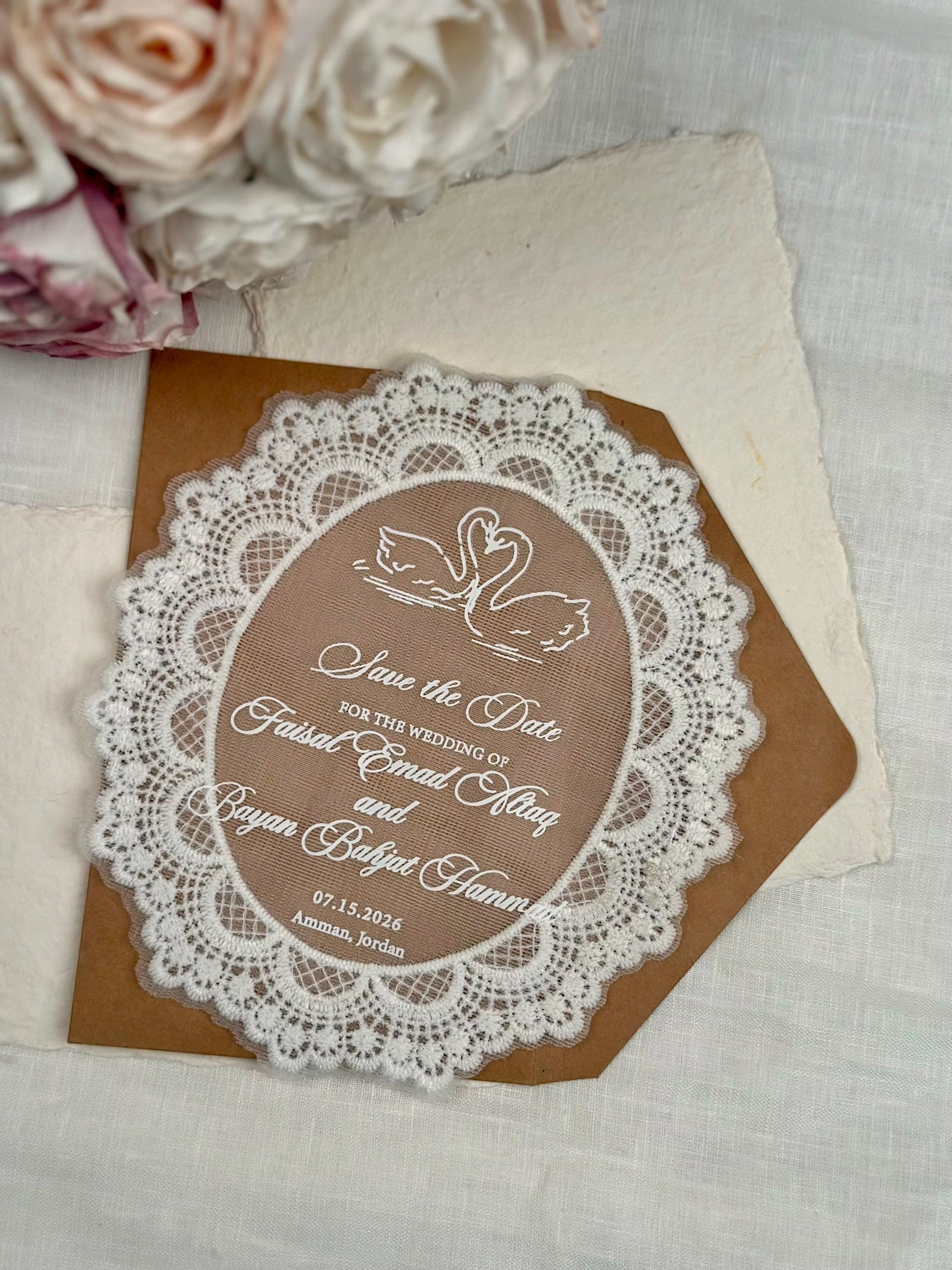 Carte d'invitation personnalisée en dentelle ovale