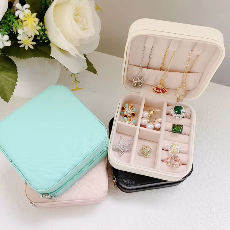 Boîte de rangement à bijoux portable à double couche avec boutons