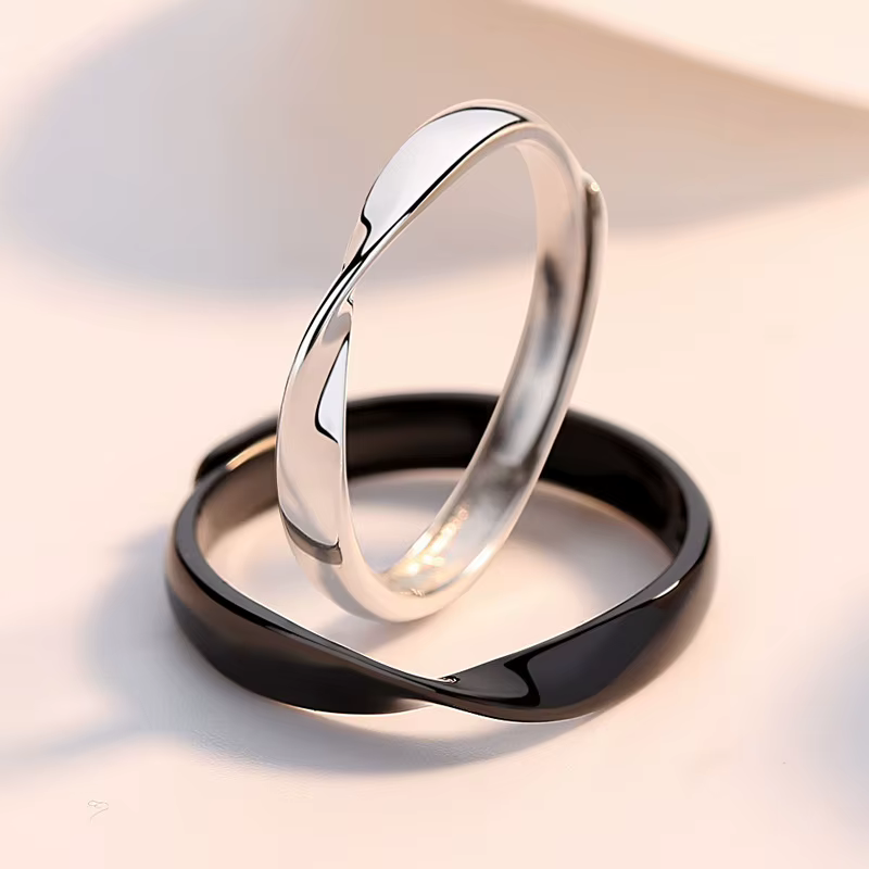 Nouveau Mobius Couple anneaux pour femmes hommes Simple noir blanc réglable