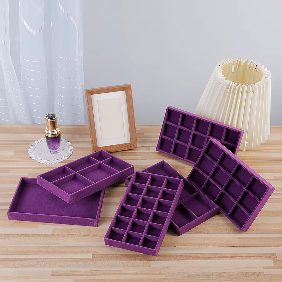 1 pièce, plateau à bijoux floqué, couleur: violet