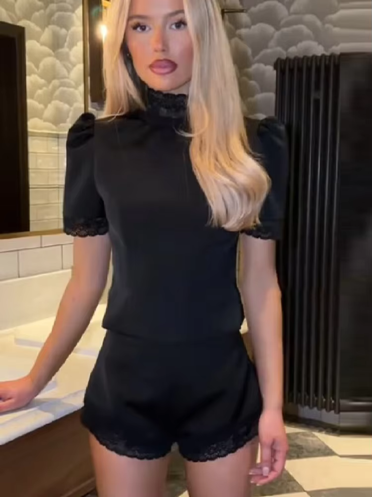 Ensemble haut et short moderne et sophistiqué en satin