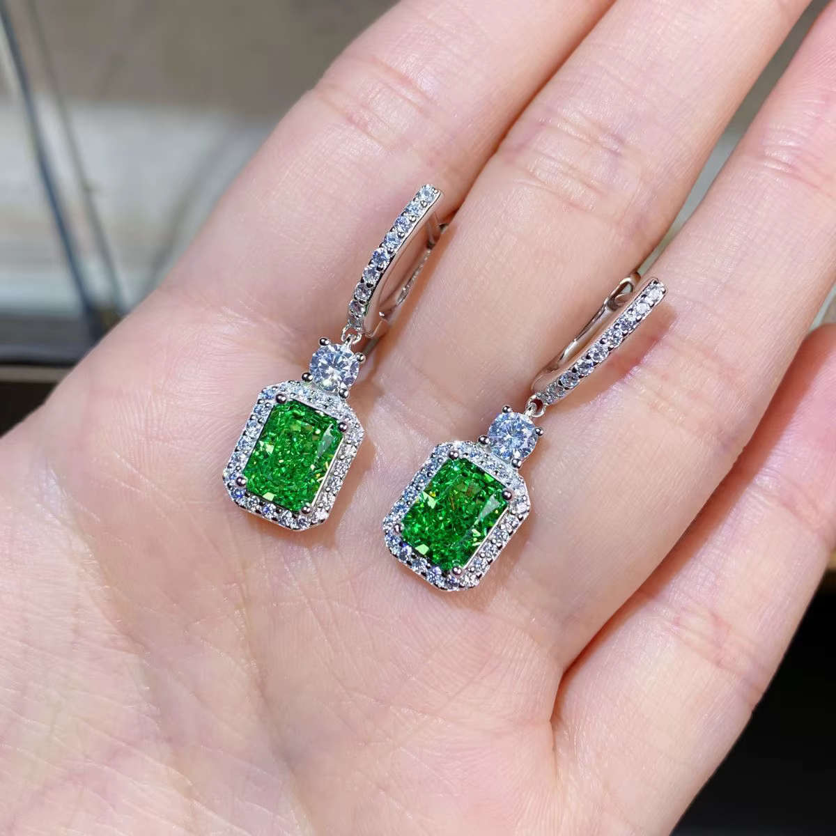 Boucles d'oreilles de fiançailles en or blanc véritable 2CT/pièce avec diamant vert pour femme